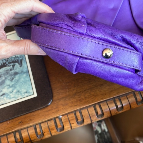 🛍💝HOST PICK💝🛍Exquisite VERSACE LEATHER BAG - Picture 4 of 15